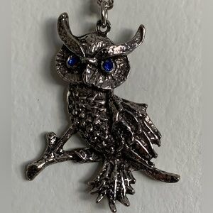 New vintage horned owl  Bird pendant necklace (blue eyes, silver)